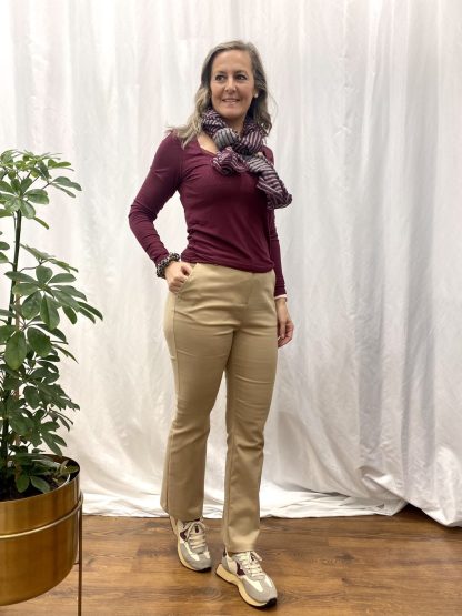 pantalon-basico-mujer-con-esencia-nueva-coleccion