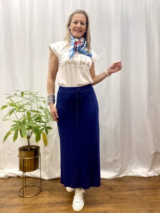 falda-punto-midi-mujer-primavera-color-azul-tendencias