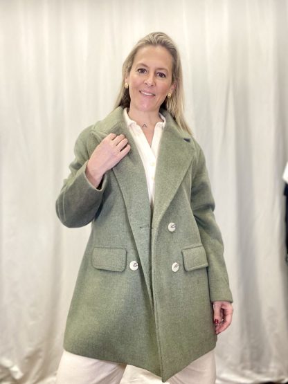 abrigo-verde-paño-mujer-nueva-coleccion-estilo-unico-viste-diferente-looks-casual-sport