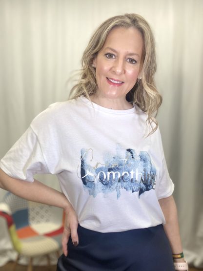 moda-mujer-primavera-camiseta-básica-Blanca-algodón-casual-con-esencia
