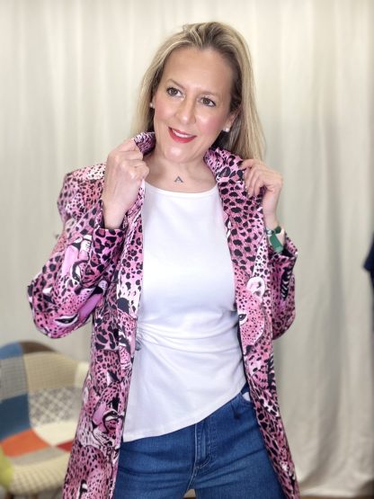 chaqueta-mujer-blazer-primavera-Rosa-leopardos-tejido-satinado-cuello-solapa