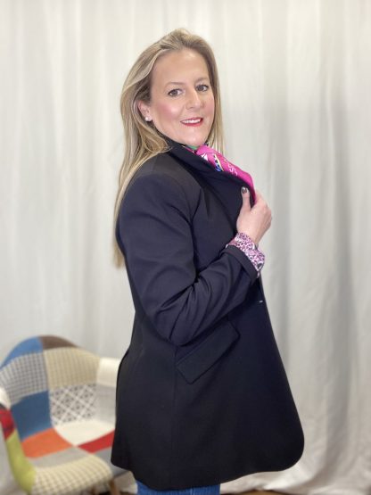 blazer-básica-color-negro-mujer-imprescindibles-Vestidor-nueva-colección-viste-diferente
