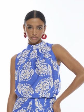 camisa-azul-estampada-cuello-halter-verano