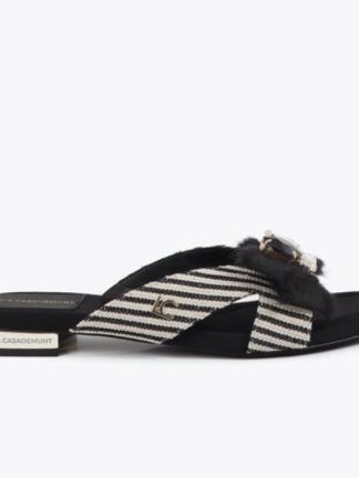 sandalia-negra-rayas-lazo-detalles-plana