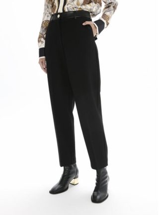 pantalón-negro-punto-roma-detalles-piel