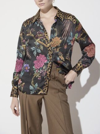 camisa-negra-mujer-manga-larga-fluida-Flores-leopardo