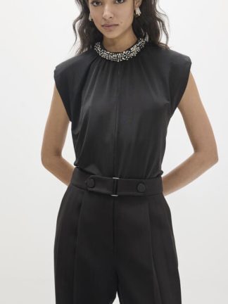 top-satinado-sin-mangas-cuello-alto-brillos